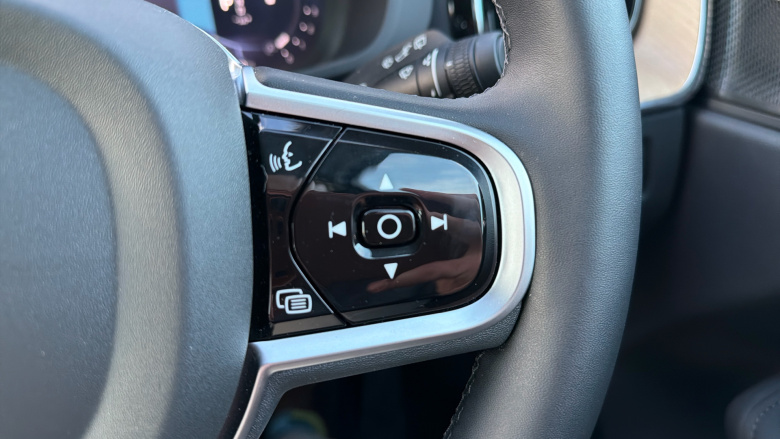 Volvo XC60 2.0 B5P Plus Dark 5dr AWD Geartronic Petrol Estate